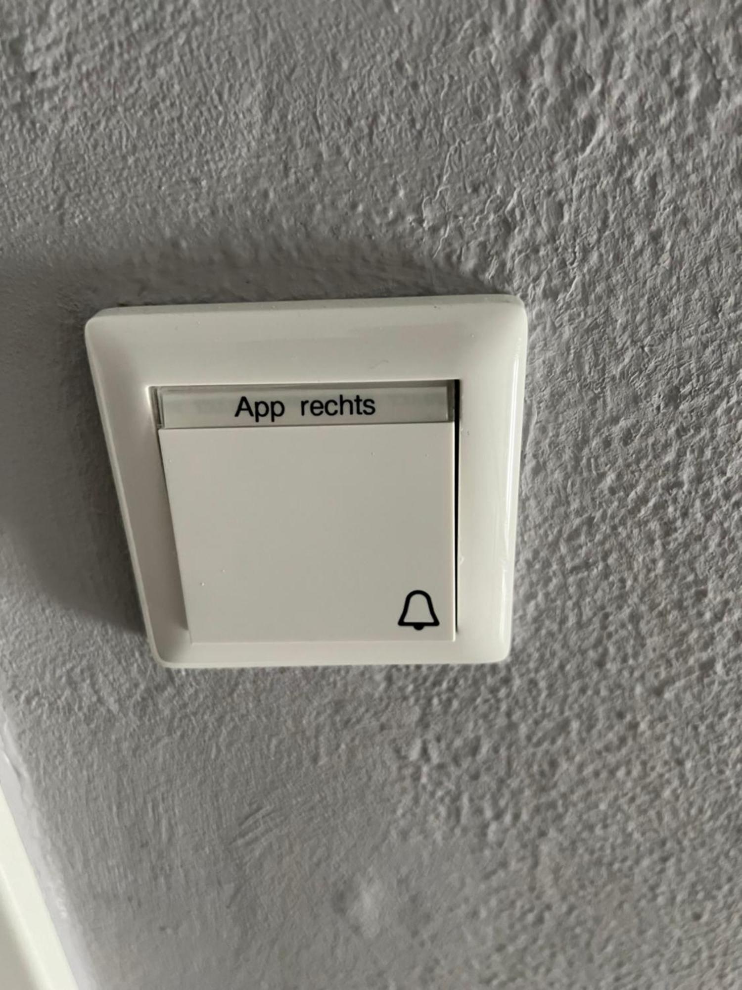 Grosse Gemuetliche Ferienwohnung Mit Klimaanlage, Parkplatz Inklusive Top ! Fürth Esterno foto