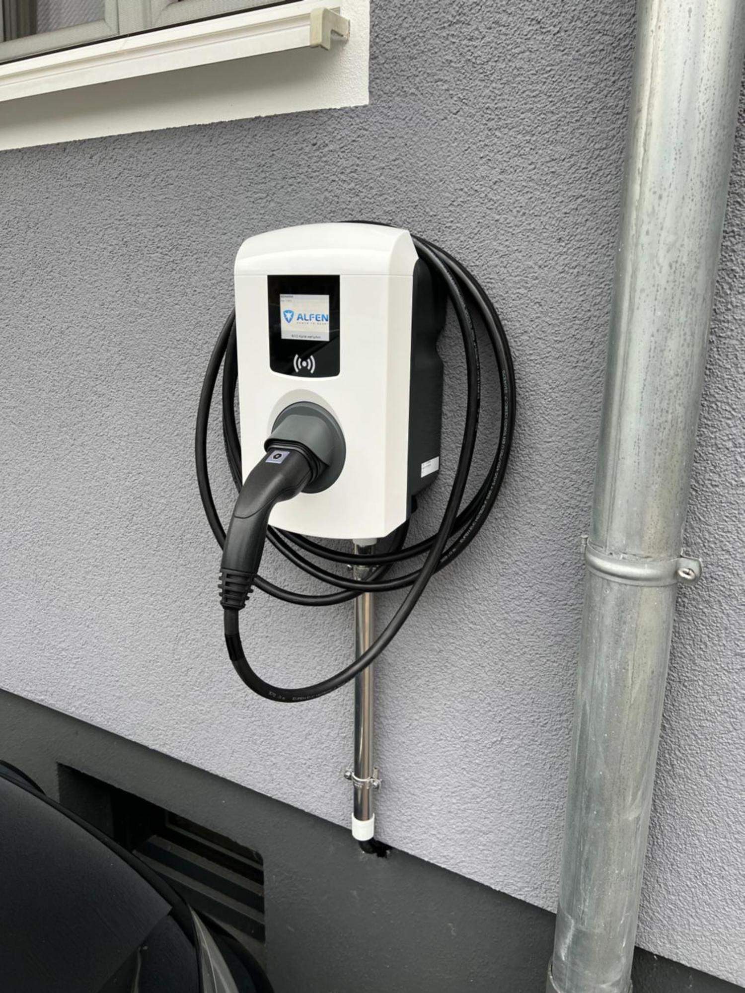 Grosse Gemuetliche Ferienwohnung Mit Klimaanlage, Parkplatz Inklusive Top ! Fürth Esterno foto