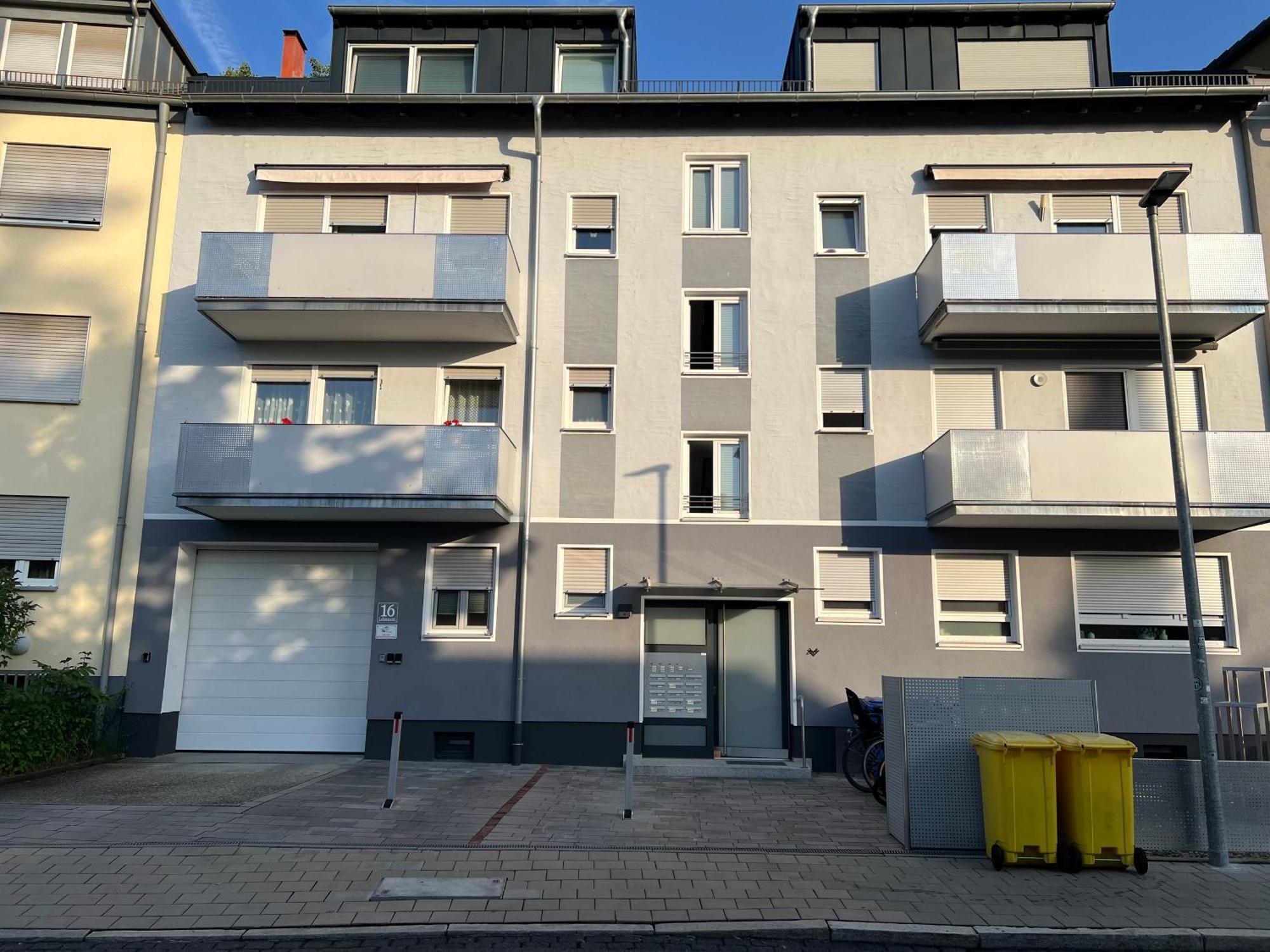 Grosse Gemuetliche Ferienwohnung Mit Klimaanlage, Parkplatz Inklusive Top ! Fürth Esterno foto