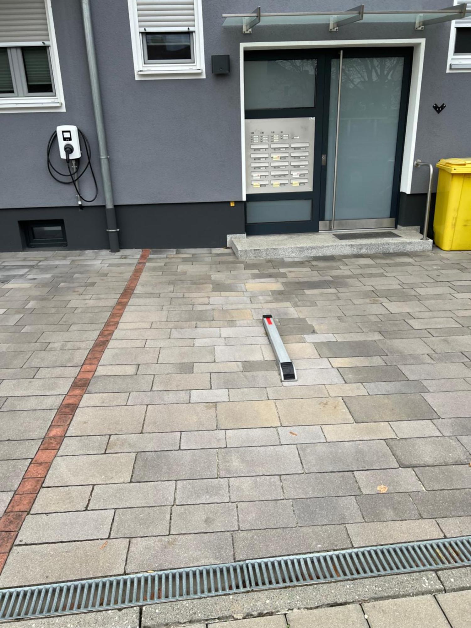 Grosse Gemuetliche Ferienwohnung Mit Klimaanlage, Parkplatz Inklusive Top ! Fürth Esterno foto